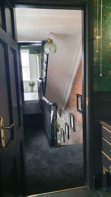 Designer 4-bed In The Heart Of * Belfast