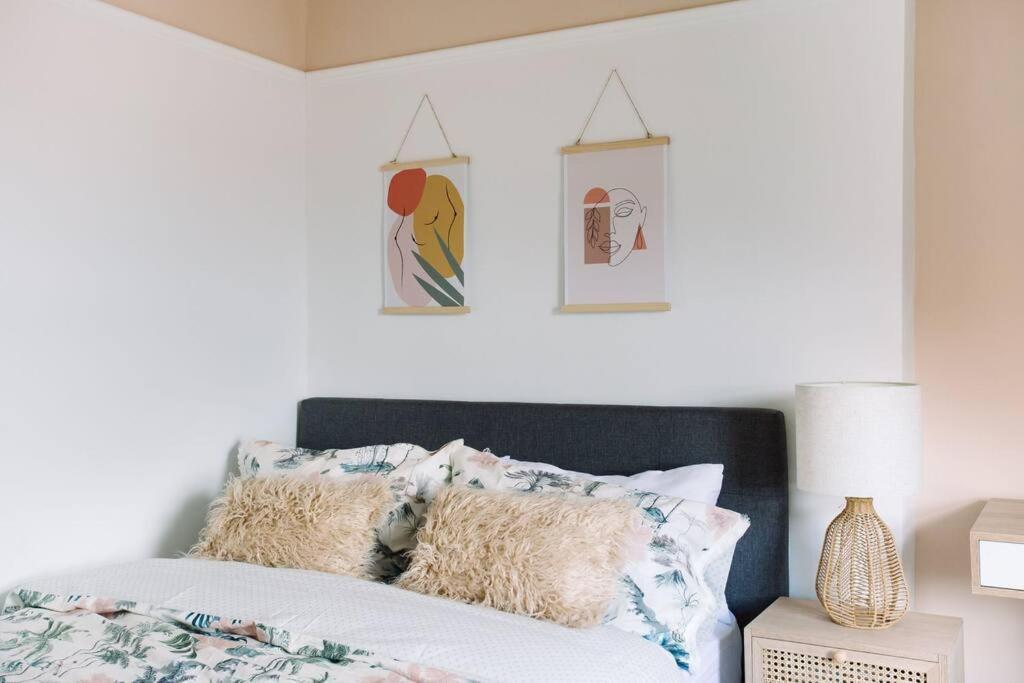 Designer 4-bed In The Heart Of Holiday home *