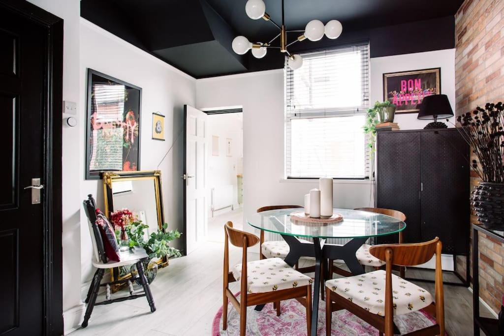 Designer 4-bed In The Heart Of Hébergement de vacances